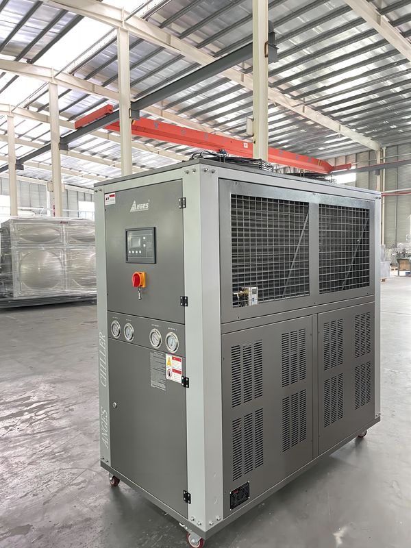 8 Tonnen Luftgekühlter industrieller Wasserkühler 23 kW Rollen-Typ Glycol-Kühler Fabriklieferung