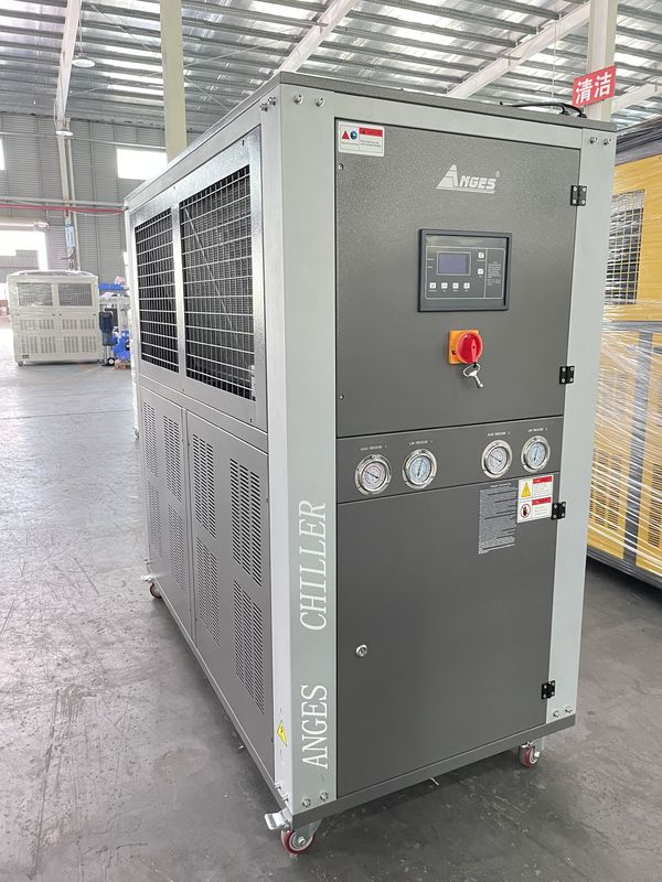 8 Tonnen Luftgekühlter industrieller Wasserkühler 23 kW Rollen-Typ Glycol-Kühler Fabriklieferung
